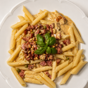 Penne ao Molho Cremoso com Linguiça Defumada